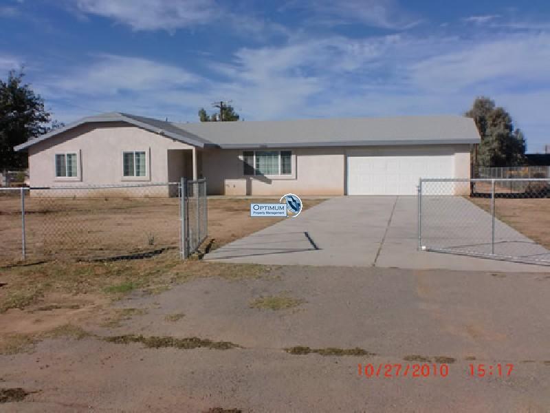 Newer home in Apple Valley, CA! 9
