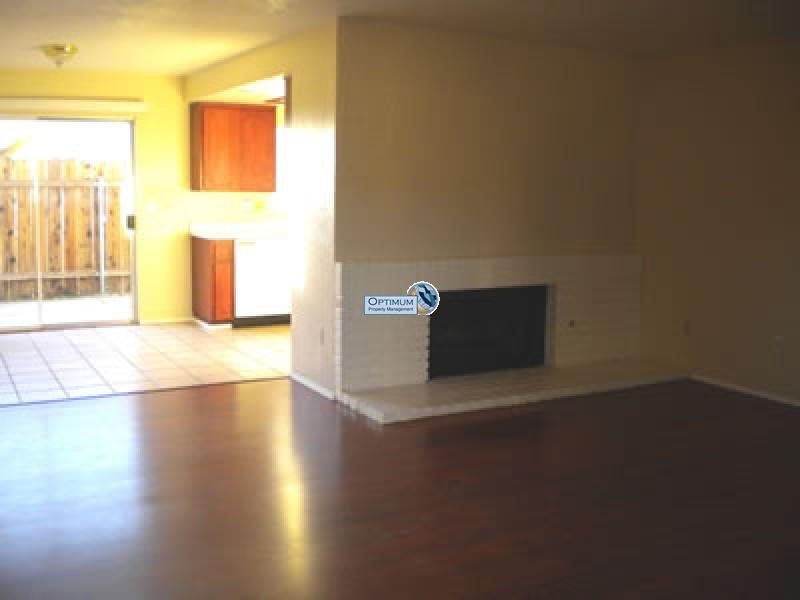 2 Bedroom w/ 2-Car Garage, Fireplace $1000 MOVEIN! 1