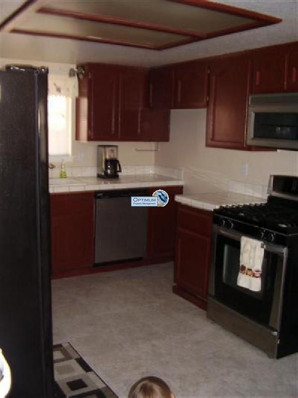 Apple Valley three bedroom, privacy fence - $1500 Move-in! 3