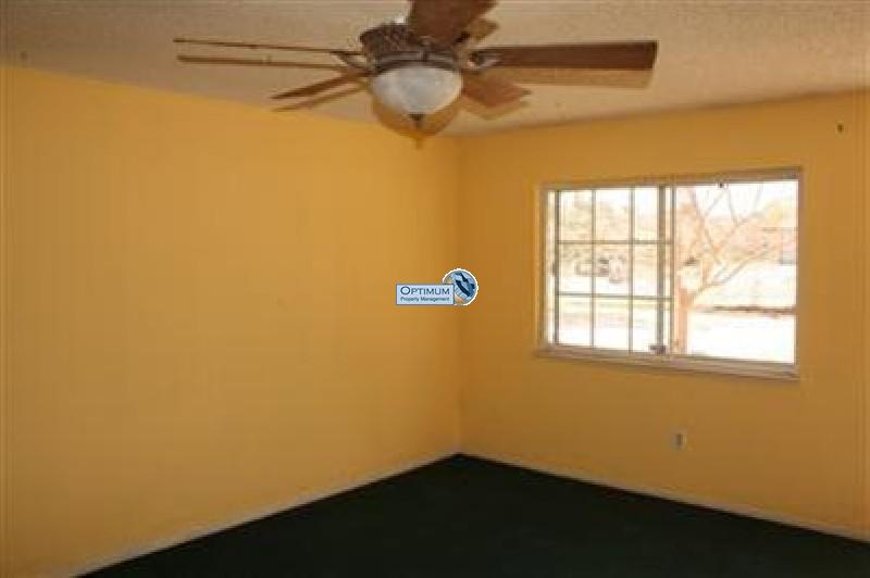 Three bedroom on a large lot in Hesperia 3