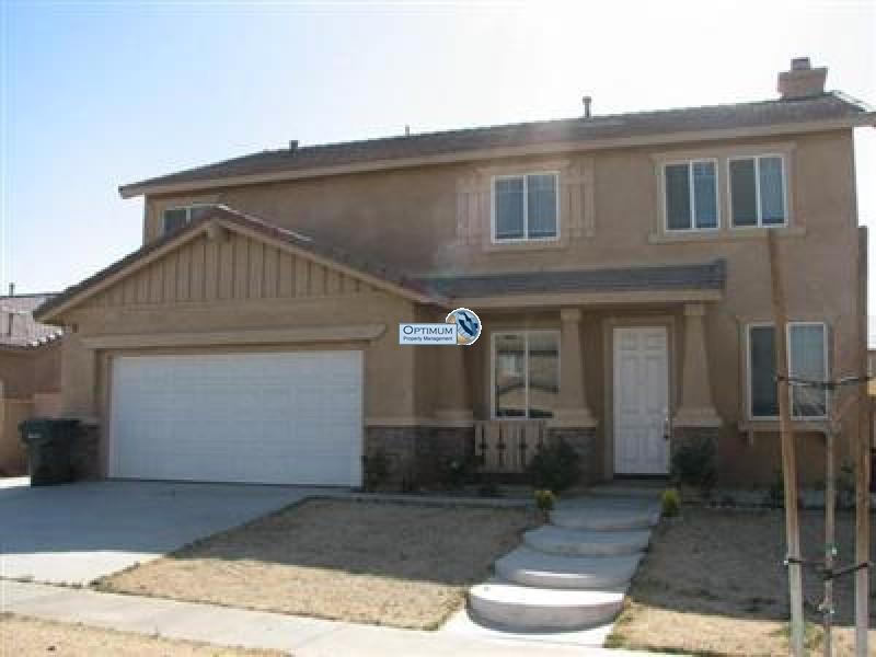 Large, two-story in Hesperia 1