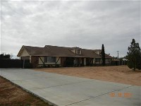 Apple Valley home on 1+ acre property fully fenced
